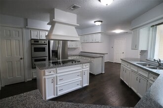 Building Photo - 9939 Kemp Forest Dr