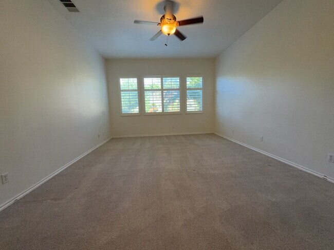Foto del edificio - "Spacious  4-Bedroom Oasis in Riverside with 2 Full Baths and 2,470 Sq Ft of Comfort!" NO PETS AL...