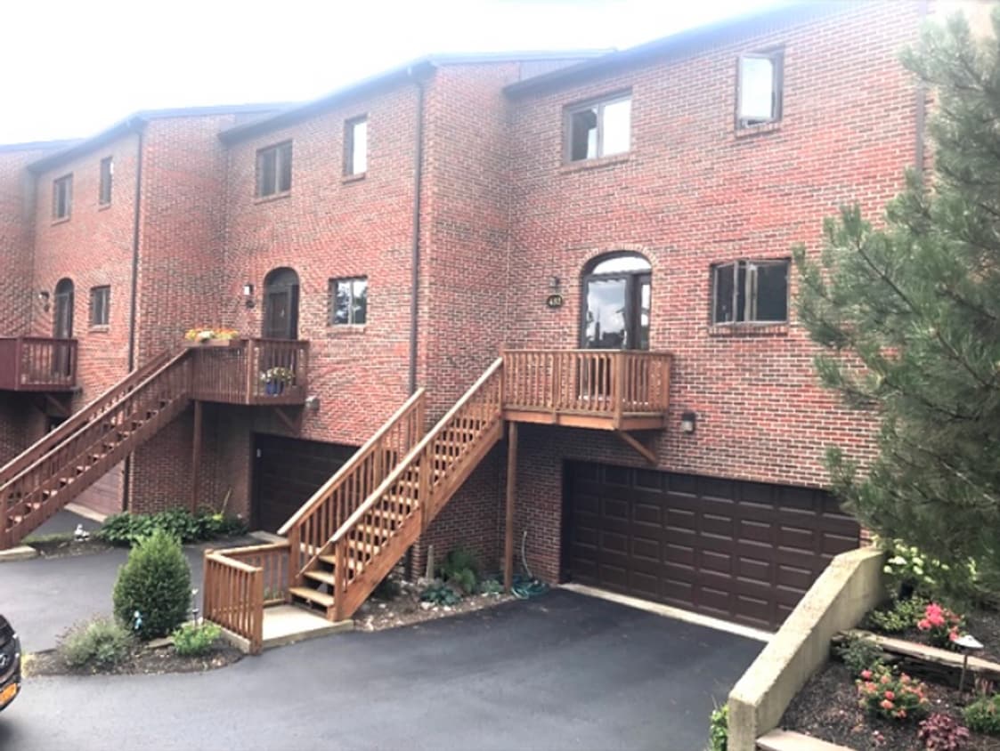 Primary Photo - Spectacular 2 Bedroom Waterfront Townhome ...