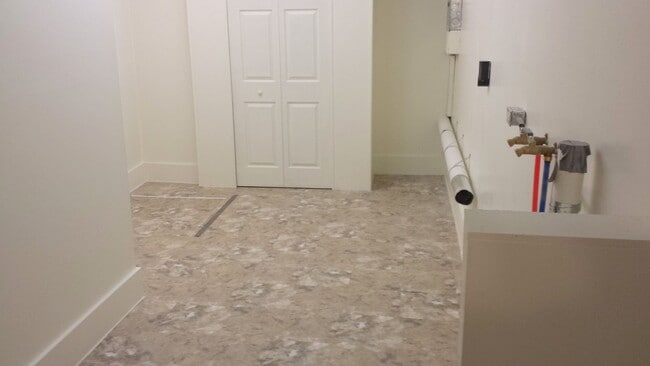 Building Photo - Recently Renovated 2 Bedroom Home For Rent...