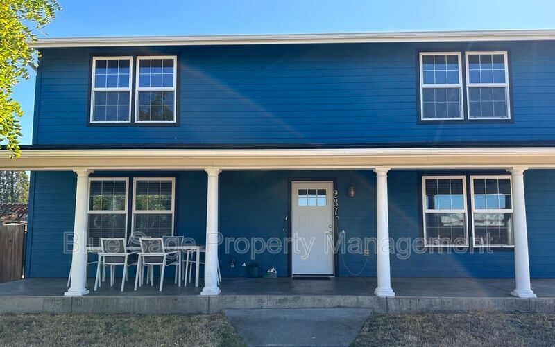 Foto principal - 237 W Alder St