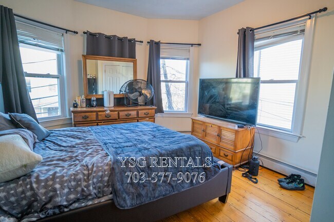 Foto del edificio - 51-53 Riverdale St