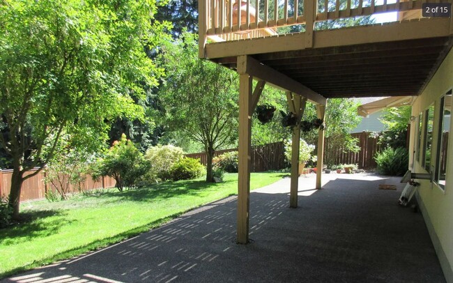 Building Photo - Super Cute DOWN STAIRS APARTMENT in Lakela...