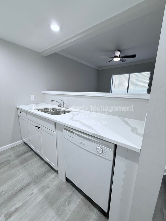 Building Photo - 11 Country Pl Ct