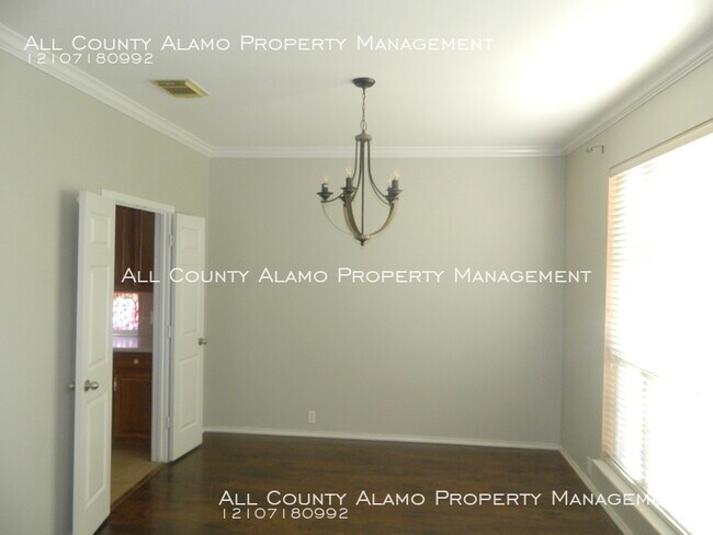 Foto del edificio - 949 Forest Ridge Parkway