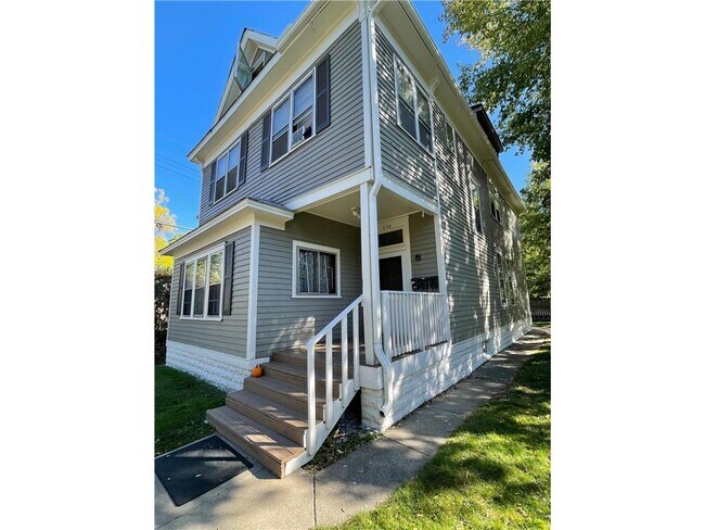 Building Photo - 858 Fry St