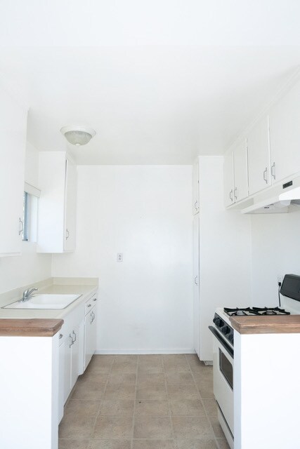 Building Photo - 5034 Cahuenga Blvd