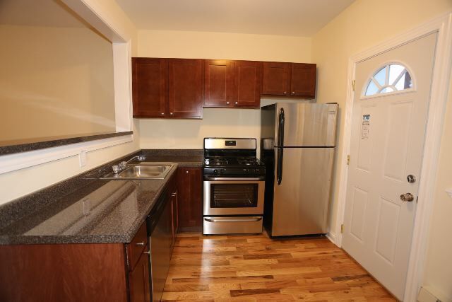 Building Photo - 4420 N Wolcott Ave