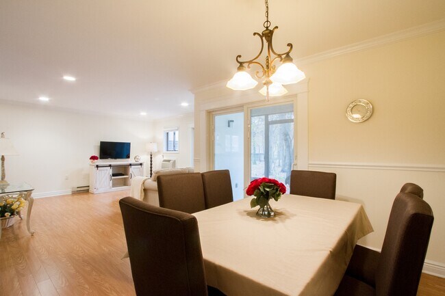 Foto del edificio - 120 Lexington Ct