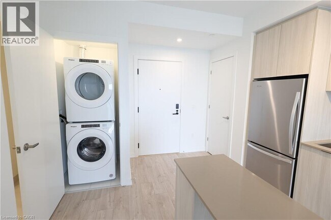 Photo du bâtiment - 770 Whitlock Ave