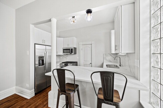 Foto del edificio - 3214 W Division St