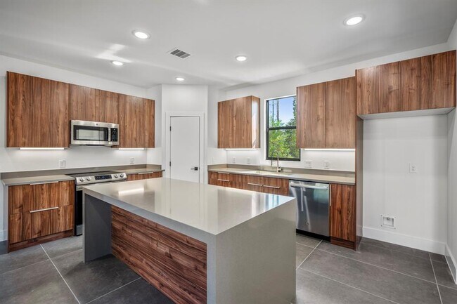 Foto del edificio - 10728 Twin Oak Dr