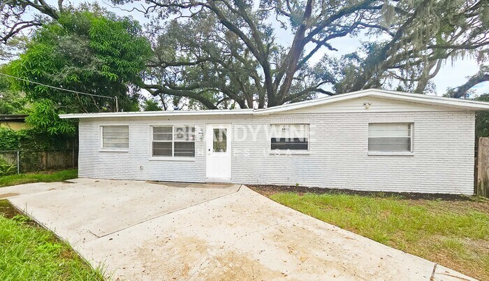 Foto principal - 2402 E Bougainvillea Ave