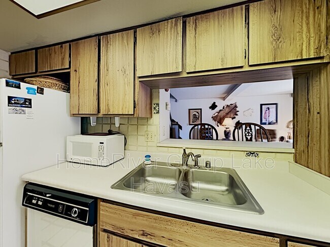 Building Photo - 1956 Montana Vista