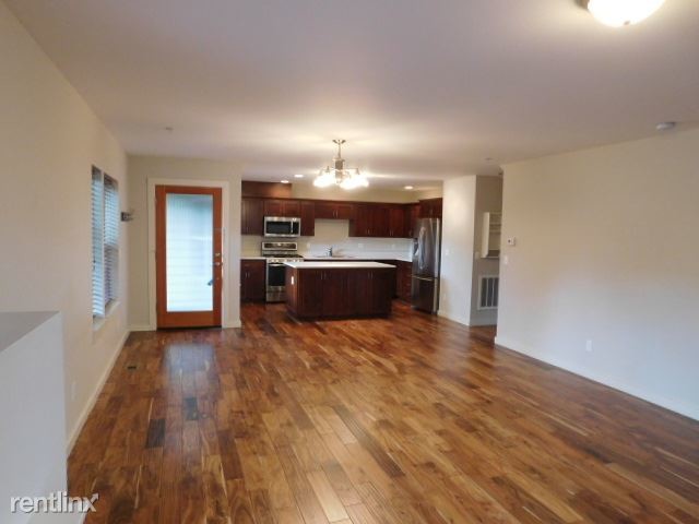 Building Photo - 3 br, 2 bath Condo - 7152 N Burlington Ave