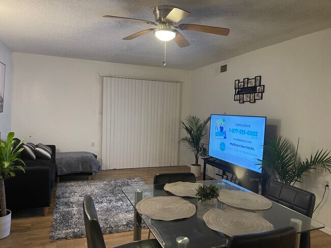 Building Photo - 919 Alvarado Dr SE