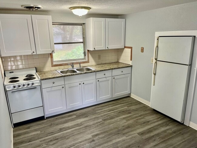 Foto del edificio - Recently Remodeled 2BR/1BA Zephyrhills Home, Water & Sewer Included w/Rent
