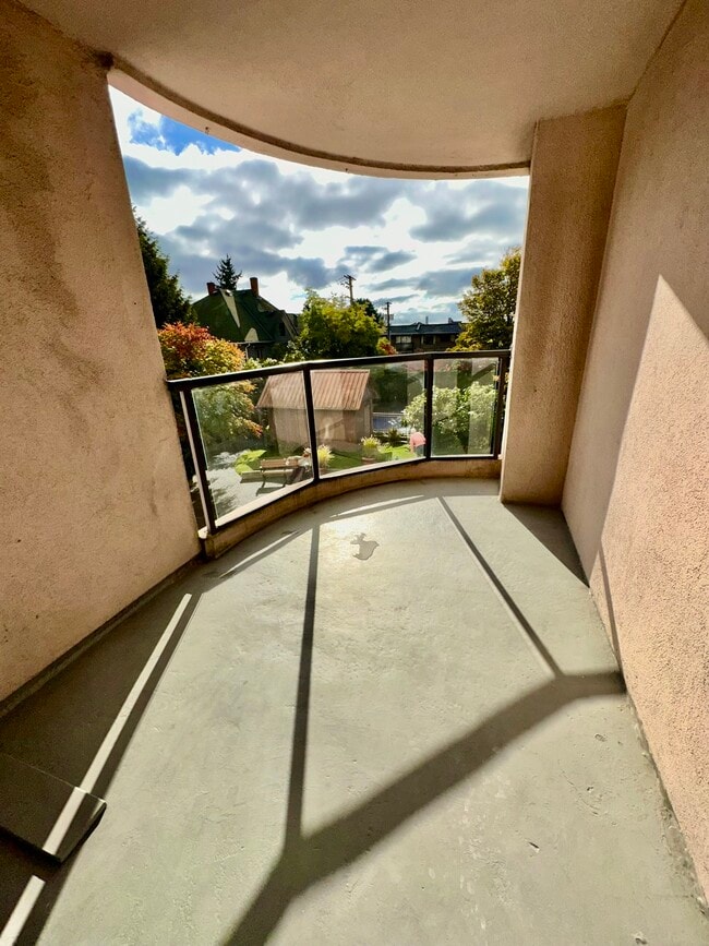 Photo du bâtiment - 612 Fifth Av