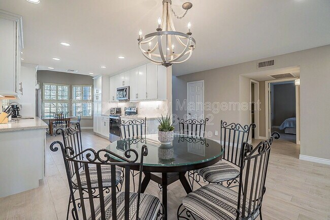 Foto del edificio - 10527 E Fanfol Ln