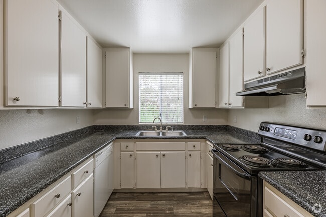 1HAB, 1,5BA - 760SF - Elan Village North