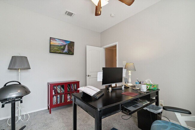 Building Photo - 516 Teal Ln