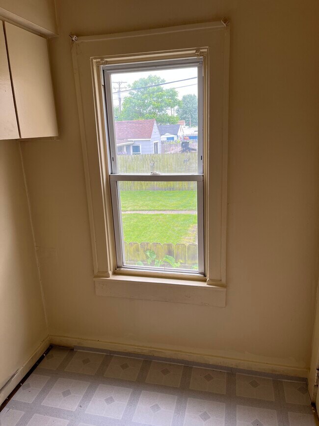 Building Photo - 34 W Cicotte St