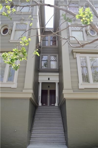 Building Photo - 871 Grove St