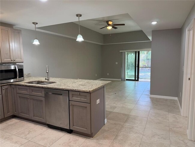 Foto del edificio - 17097 Thompson Ave