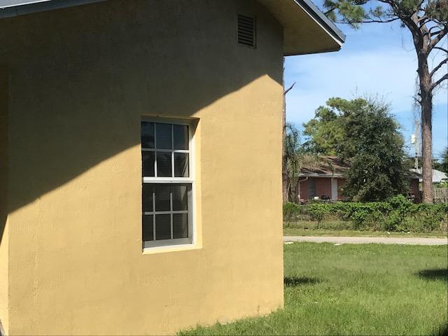 Building Photo - 2457 Sunset Dr