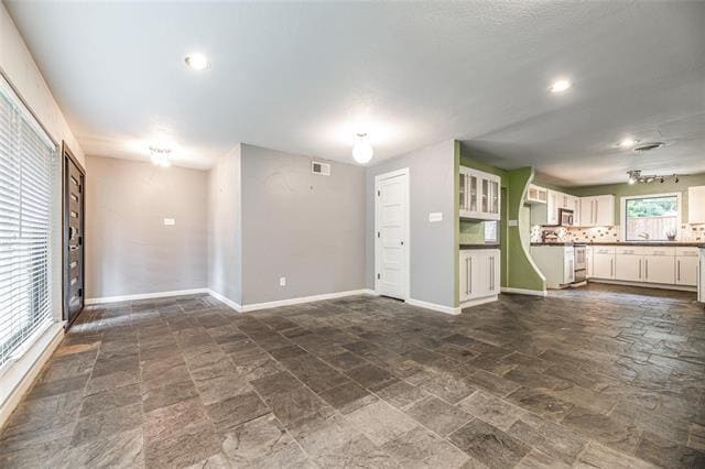 Building Photo - 7111 Wild Valley Dr