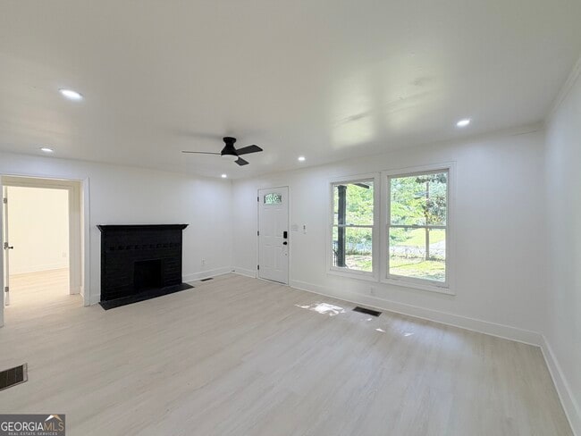 Foto del edificio - 556 Church St NW