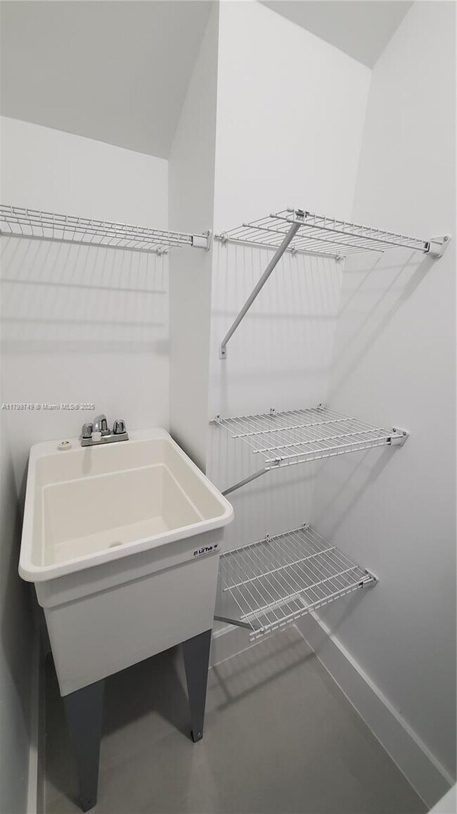 Foto del edificio - 6201 SW 22nd St