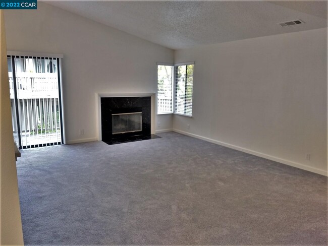 Building Photo - 3889 Crow Canyon Rd
