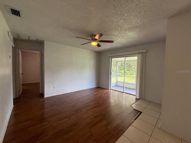 Foto del edificio - 3153 Bloomingdale Villas Ct