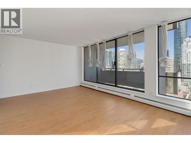 Building Photo - 1127 Barclay St
