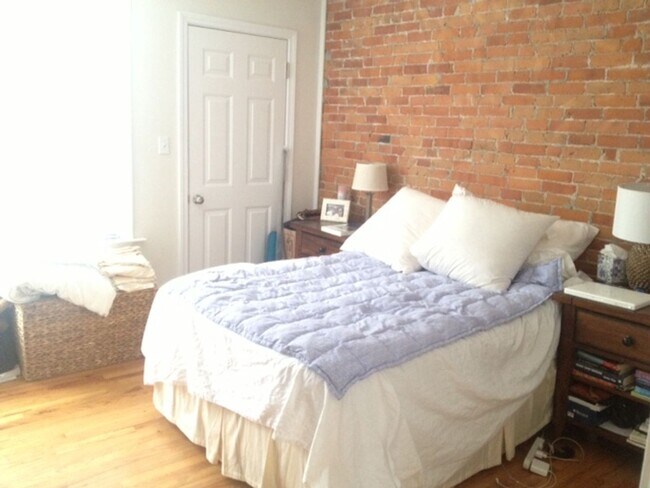 Foto del edificio - 33 Aspinwall Ave