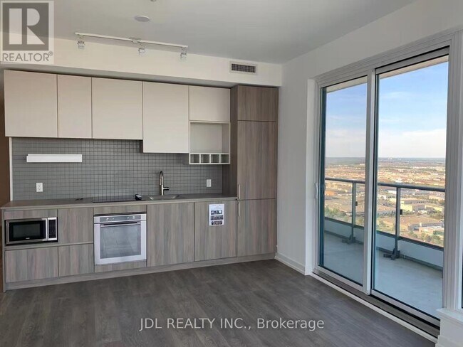 Photo du bâtiment - 950-4950 Portage Pkwy