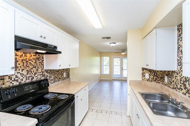 Building Photo - 296 Flower Ln