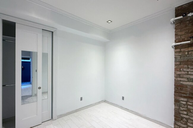 Foto del edificio - 204 E 75th St