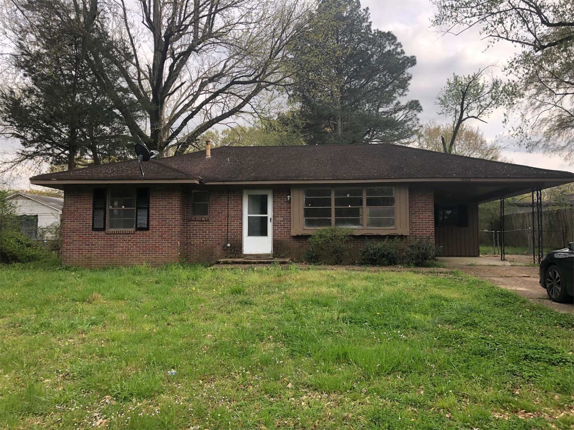 Primary Photo - 1633 Puryear Rd