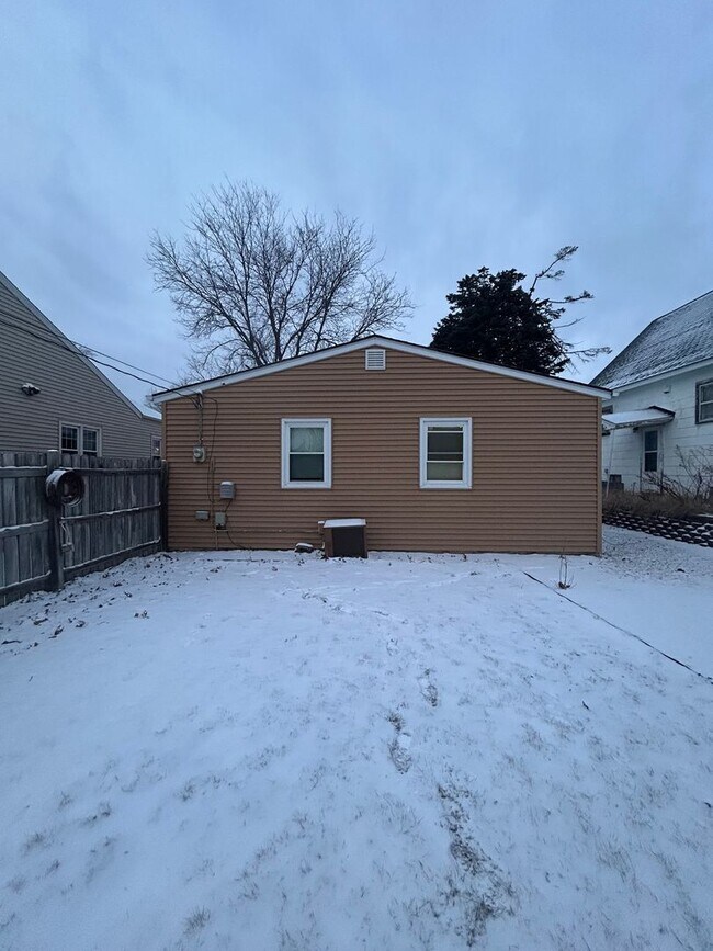 Building Photo - 941 20th Ave SW