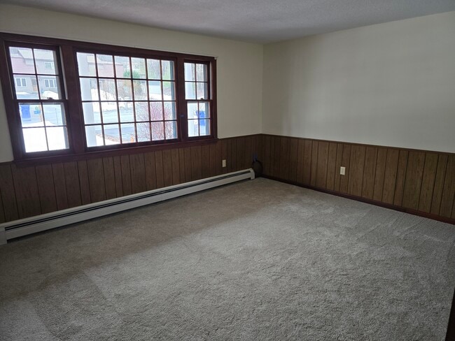 Building Photo - 1 Pinardville Heights Rd