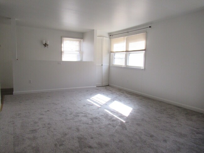 Foto del edificio - 255 Fairfield Woods Rd