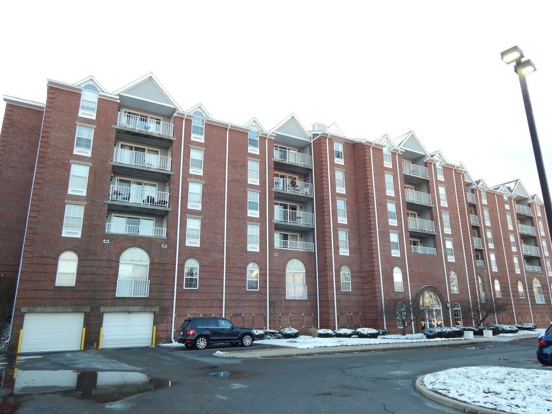 Primary Photo - 100 Boatswains Way