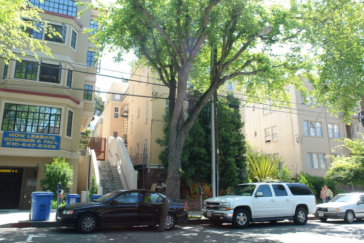 Building Photo - Toyon Court