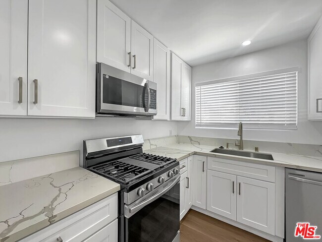 Foto del edificio - 215 W Plymouth St