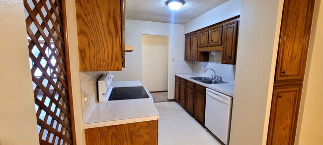 Foto del edificio - 3006 Hilldale Dr