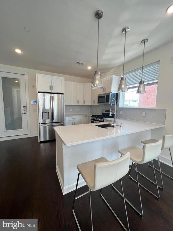 Foto del edificio - 207 E Allen St