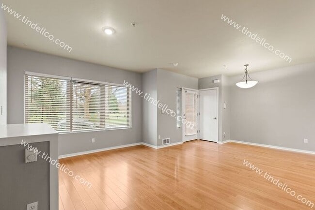Building Photo - Luxurious 1BR/1BA Condo in Matthew Frank Community - Your Ideal Urban Retreat! (W/S/G included)