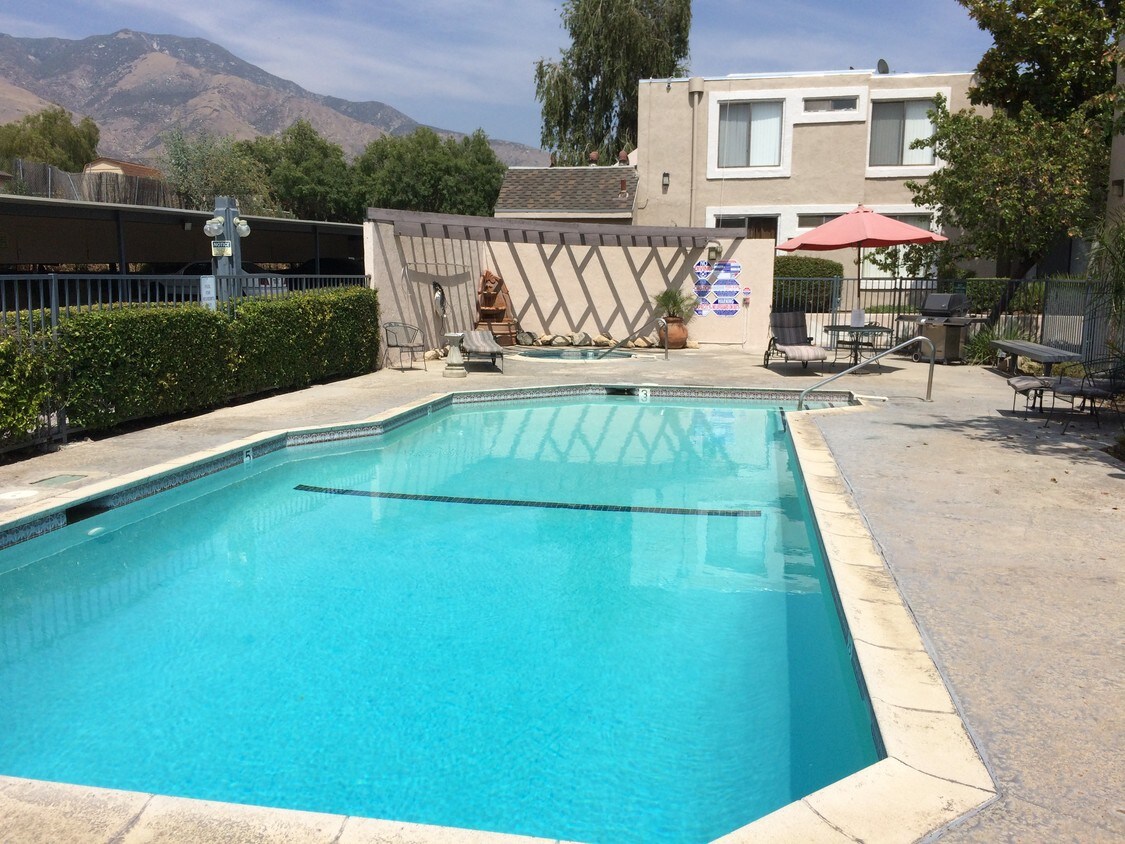 Piscina y jacuzzi - Fountain Place Apartments